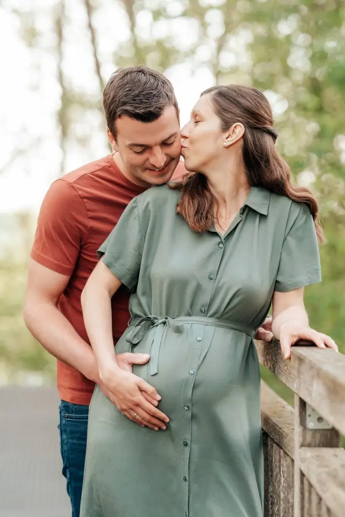 Monika F. - Babybauch- und Newbornshooting mit Maria. Einfühlsame Herangehensweise und angenehme Atmosphäre zu Hause. Einzigartige Erinnerungen festgehalten mit viel Liebe zum Detail.